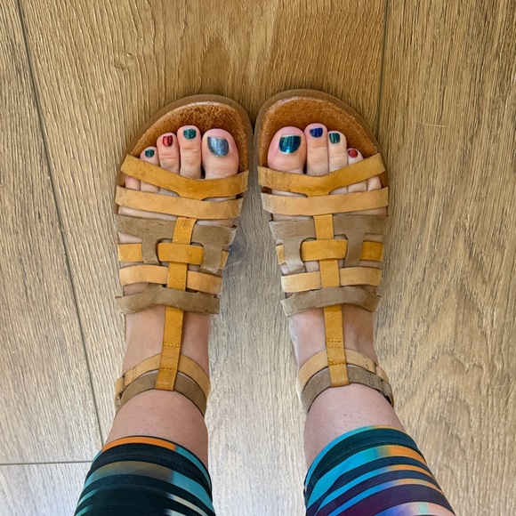 Naya Shoes - Strappy leather sandals